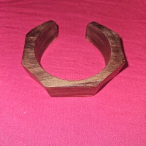 NWT WOOD 🪵 DESIGN BRACELET
